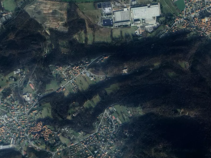 Immagine 20 di Porzione di casa in vendita  in Via della Chiesa a Cuvio