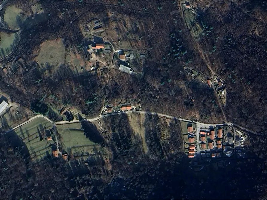 Immagine 16 di Appartamento in vendita  in Via Pradaccio a Cadegliano-Viconago