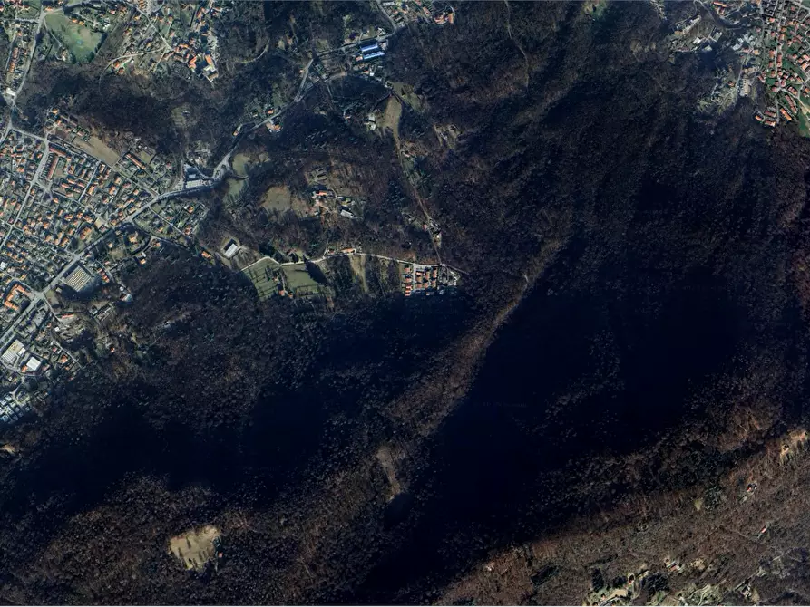 Immagine 17 di Appartamento in vendita  in Via Pradaccio a Cadegliano-Viconago