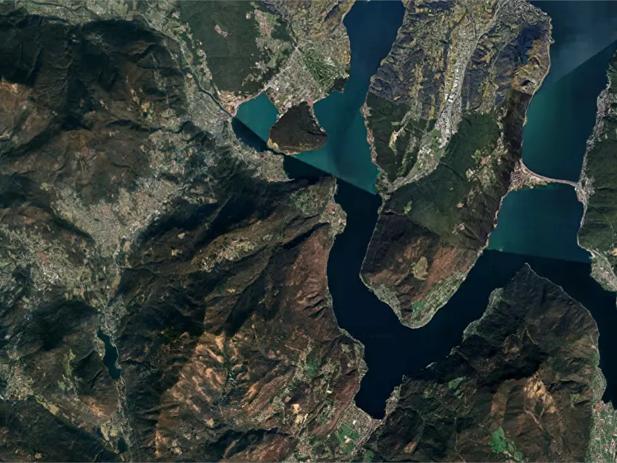 Immagine 19 di Appartamento in vendita  in Via Pradaccio a Cadegliano-Viconago