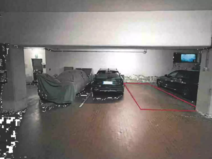 Immagine 1 di Posto auto in vendita  in Via Bolognese a Firenze