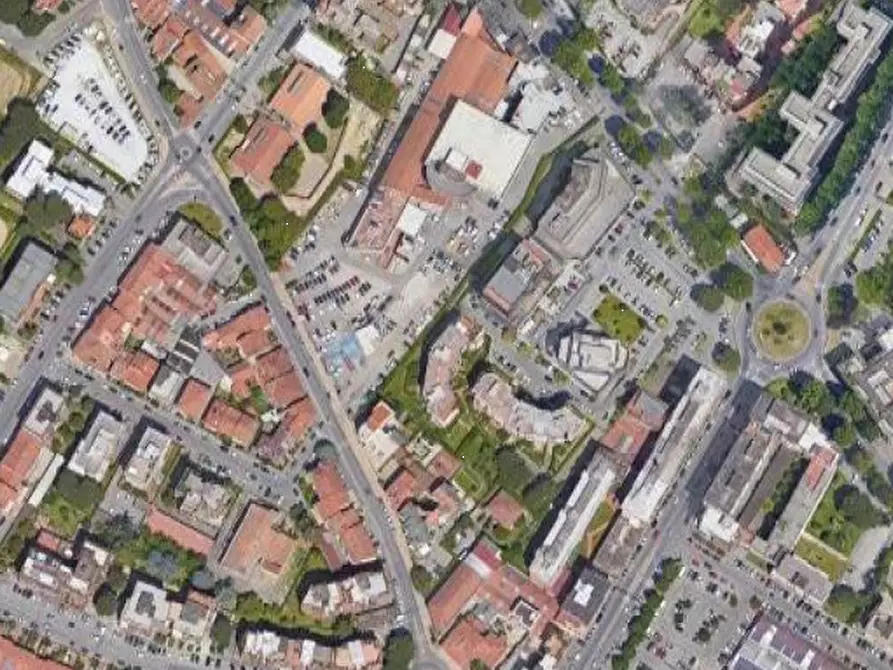 Immagine 3 di Posto auto in vendita  in viale Montegrappa a Prato