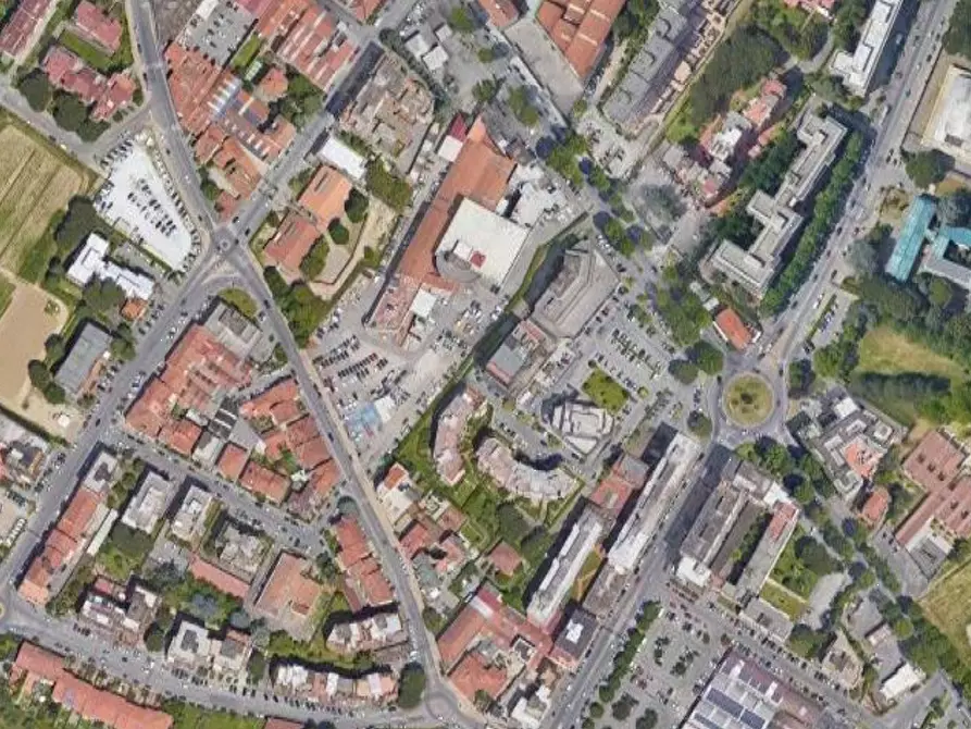 Immagine 5 di Posto auto in vendita  in viale Montegrappa a Prato