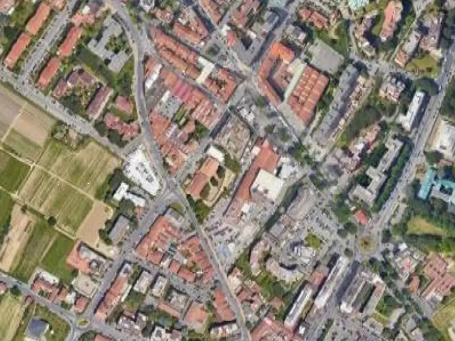 Immagine 6 di Posto auto in vendita  in viale Montegrappa a Prato