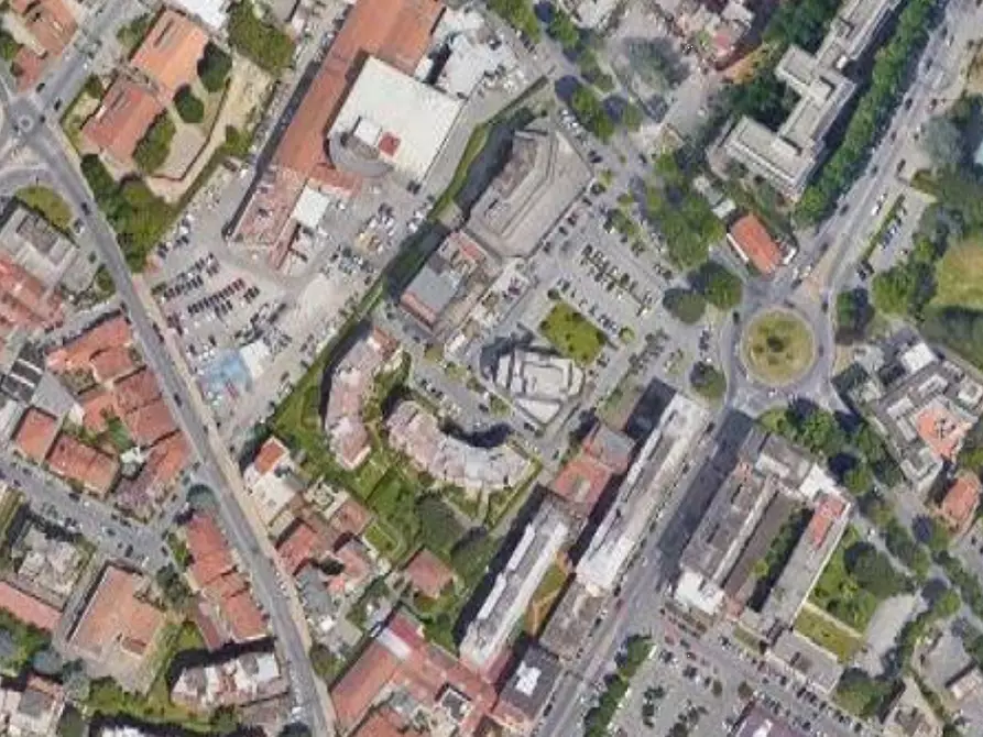 Immagine 4 di Posto auto in vendita  in viale Montegrappa a Prato