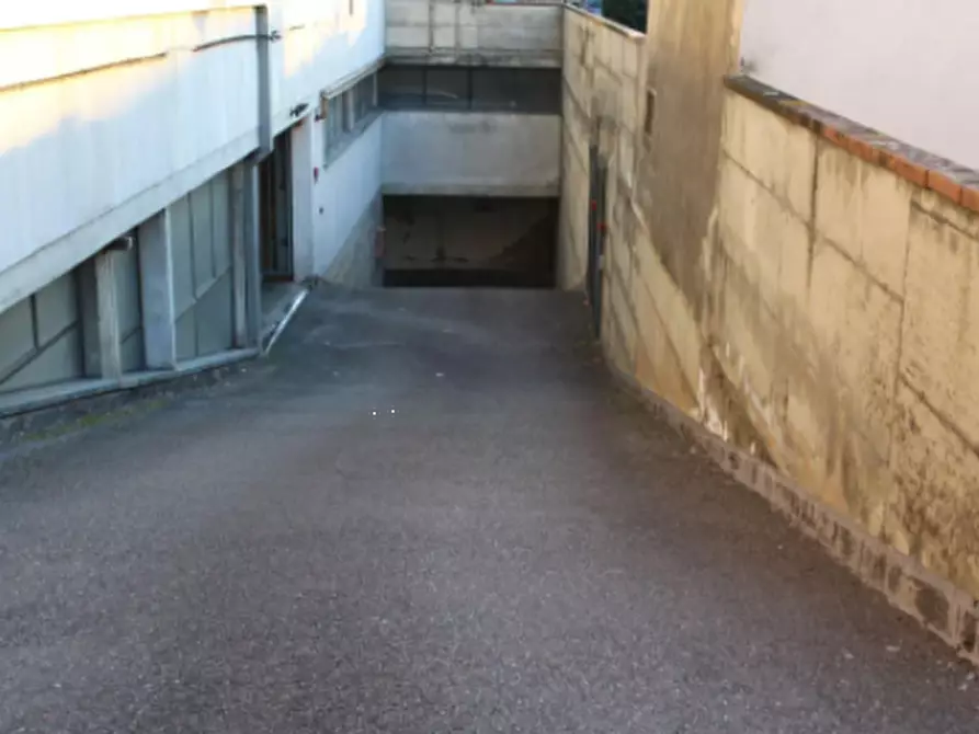 Immagine 3 di Magazzino in vendita  in Viale Montegrappa a Prato