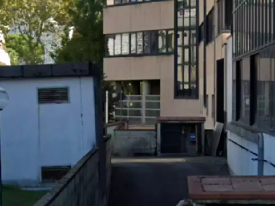 Immagine 5 di Magazzino in vendita  in Viale Montegrappa a Prato