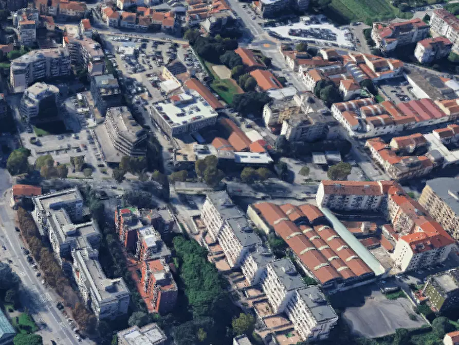 Immagine 1 di Magazzino in vendita  in Viale Montegrappa a Prato