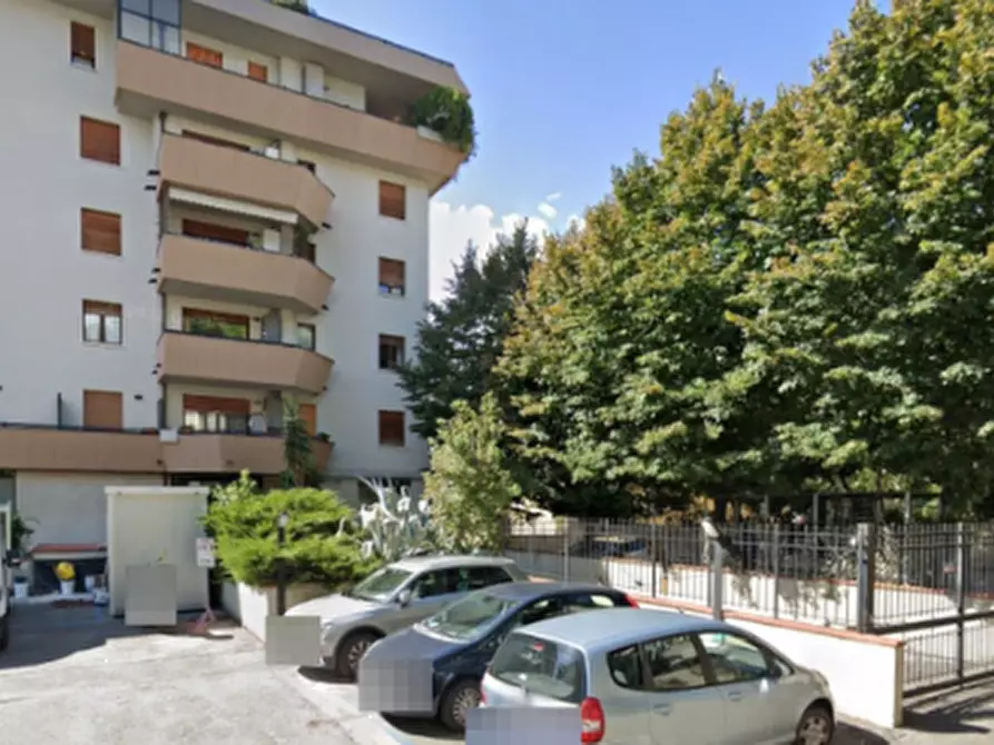 Immagine 1 di Magazzino in vendita  in Via Ferrucci a Prato