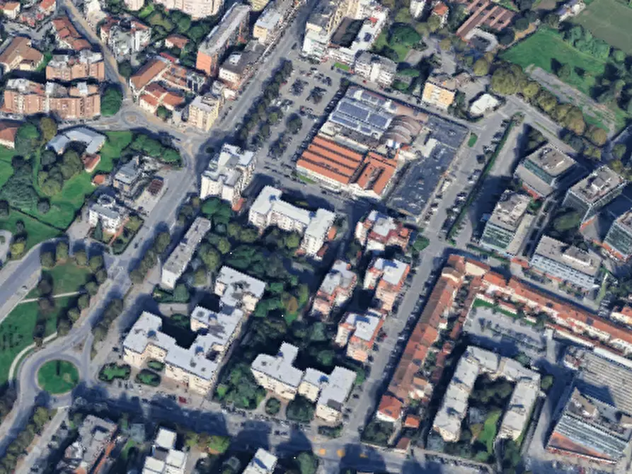 Immagine 2 di Magazzino in vendita  in Via Ferrucci a Prato