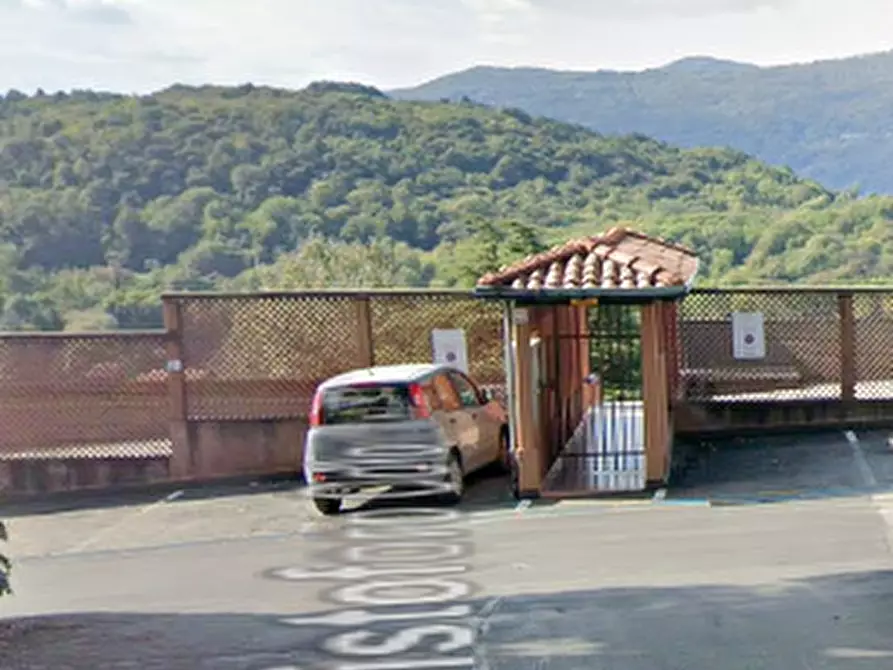 Immagine 14 di Appartamento in vendita  in Via Colombo a Leggiuno