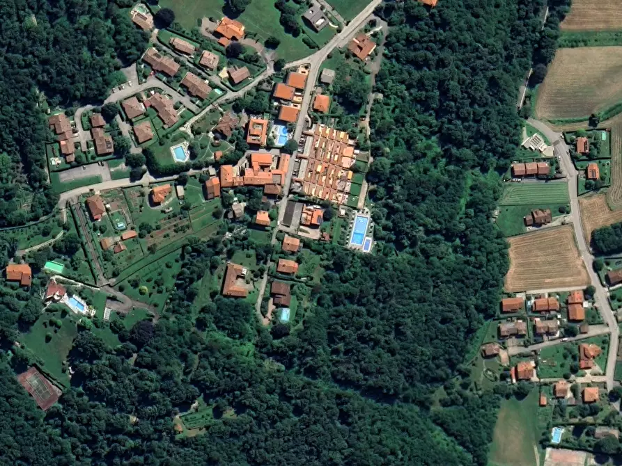 Immagine 16 di Appartamento in vendita  in Via Colombo a Leggiuno