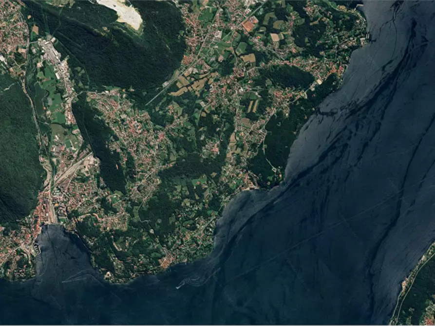 Immagine 18 di Appartamento in vendita  in Via Colombo a Leggiuno