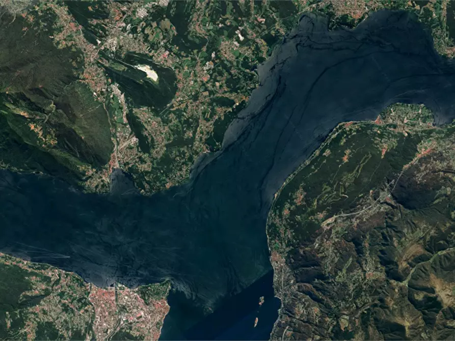 Immagine 19 di Appartamento in vendita  in Via Colombo a Leggiuno