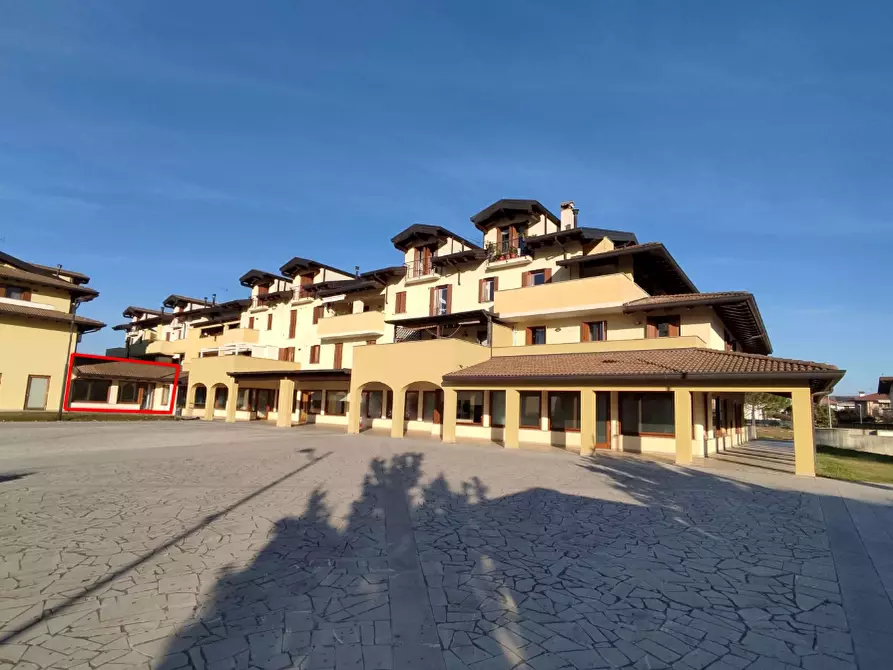 Immagine 1 di Negozio in vendita  in Piazza San Valentino a Pagnacco