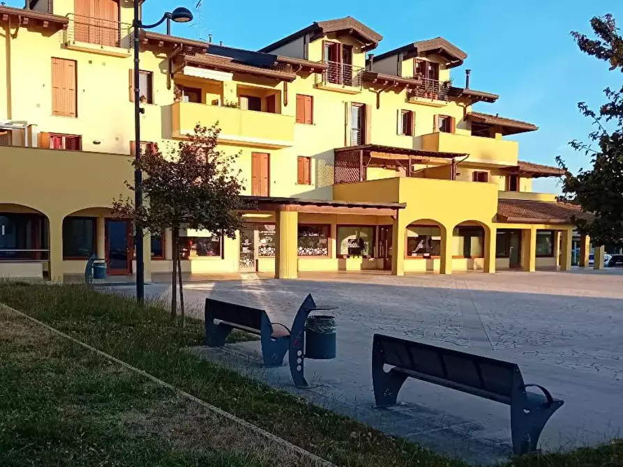 Immagine 2 di Negozio in vendita  in Piazza San Valentino a Pagnacco
