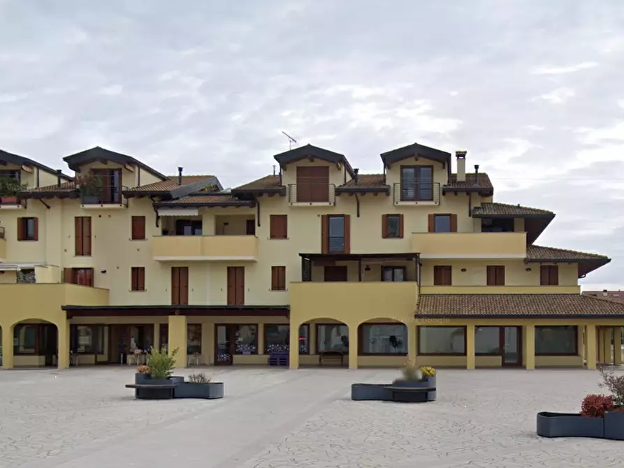 Immagine 5 di Negozio in vendita  in Piazza San Valentino a Pagnacco