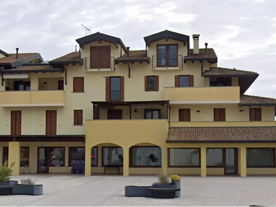 Immagine 6 di Negozio in vendita  in Piazza San Valentino a Pagnacco