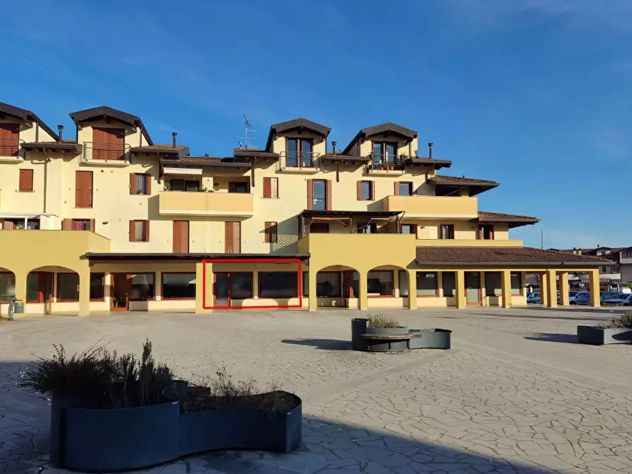 Immagine 1 di Negozio in vendita  in Piazza San Valentino a Pagnacco