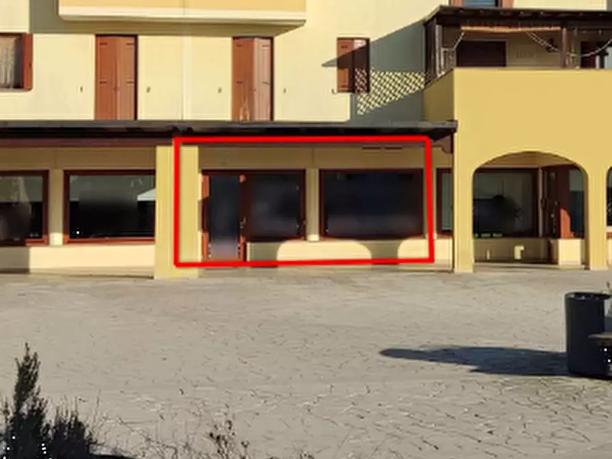 Immagine 2 di Negozio in vendita  in Piazza San Valentino a Pagnacco