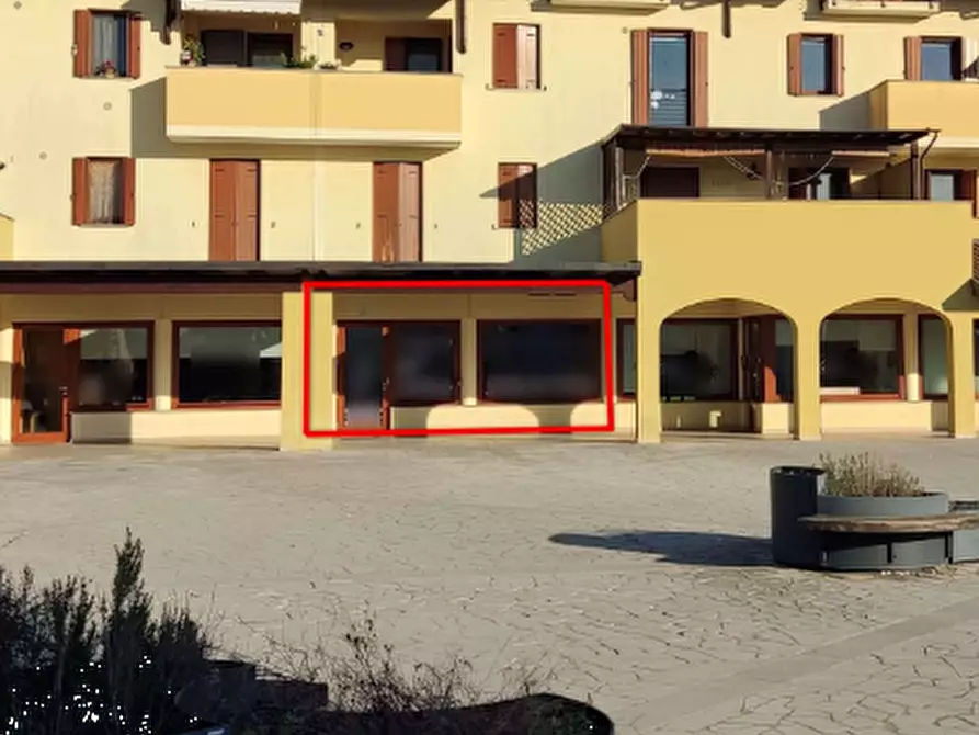 Immagine 3 di Negozio in vendita  in Piazza San Valentino a Pagnacco