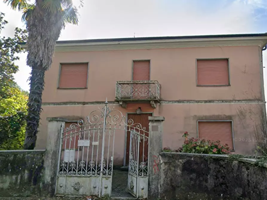 Immagine 1 di Casa indipendente in vendita  in Via IV Novembre a Sangiano
