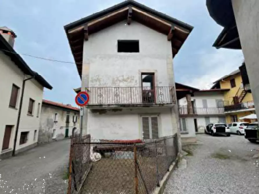 Immagine 2 di Appartamento in vendita  in Strada Stazione  a Cocquio-Trevisago