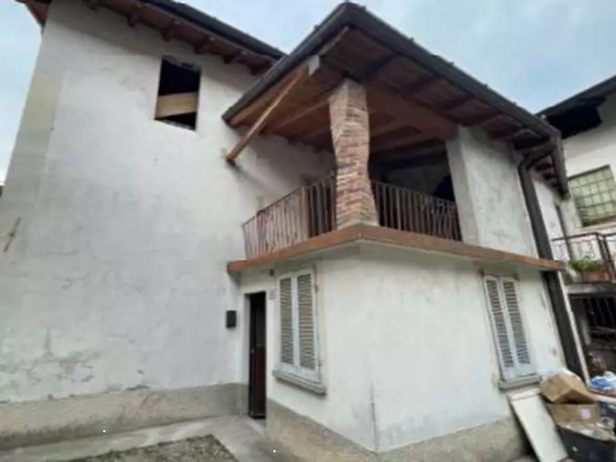 Immagine 3 di Appartamento in vendita  in Strada Stazione  a Cocquio-Trevisago