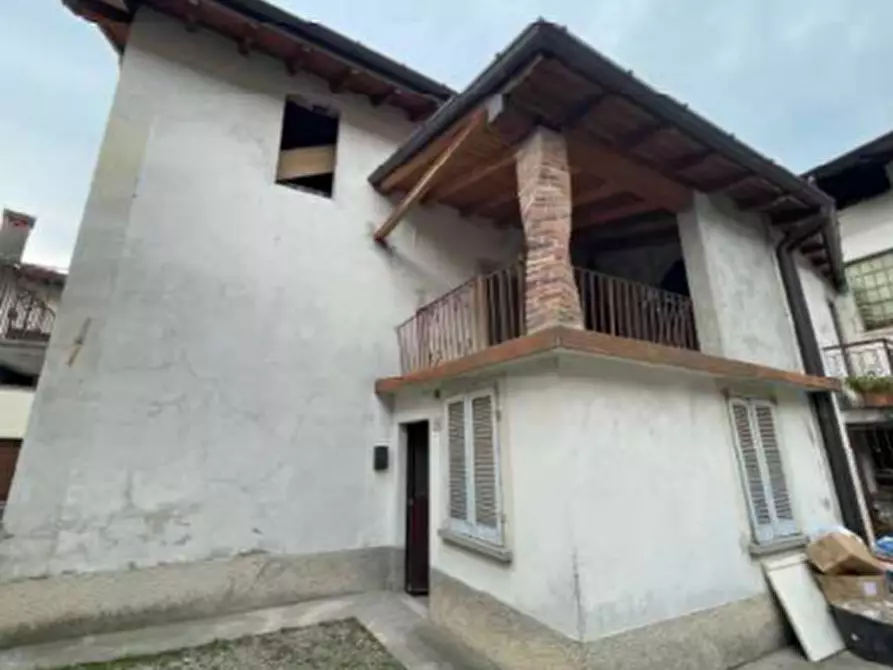 Immagine 4 di Appartamento in vendita  in Strada Stazione  a Cocquio-Trevisago