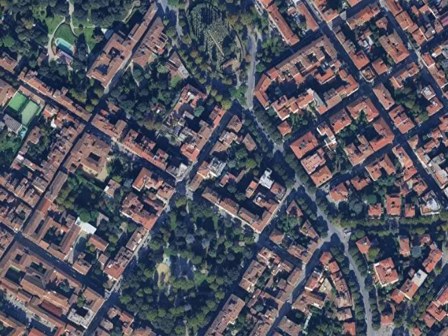 Immagine 14 di Garage in vendita  a Firenze