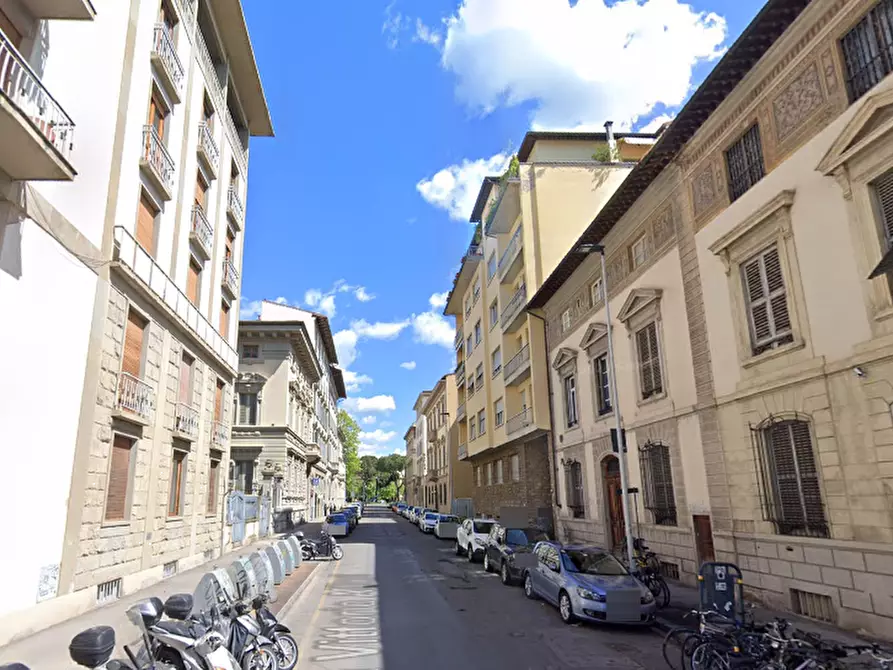 Immagine 10 di Garage in vendita  a Firenze