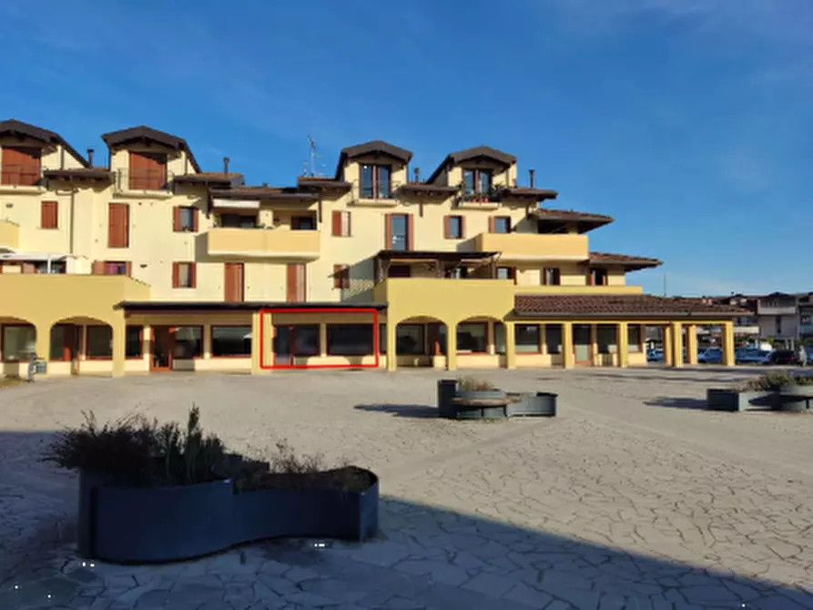 Immagine 1 di Negozio in vendita  in Piazza San Valentino a Pagnacco