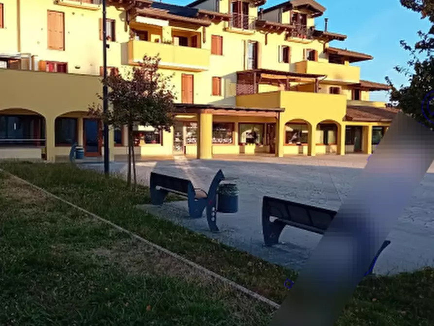 Immagine 2 di Negozio in vendita  in Piazza San Valentino a Pagnacco