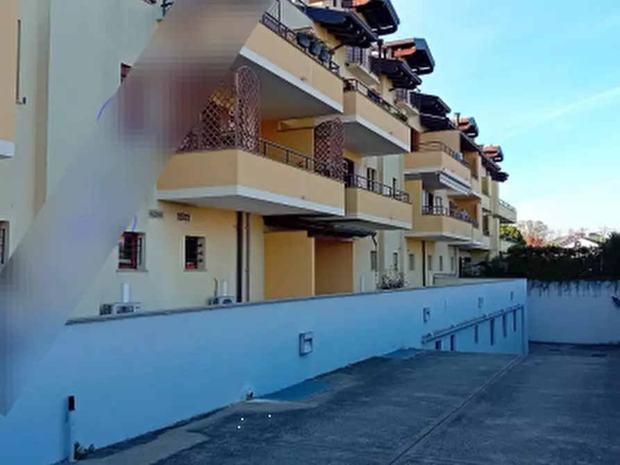 Immagine 3 di Negozio in vendita  in Piazza San Valentino a Pagnacco