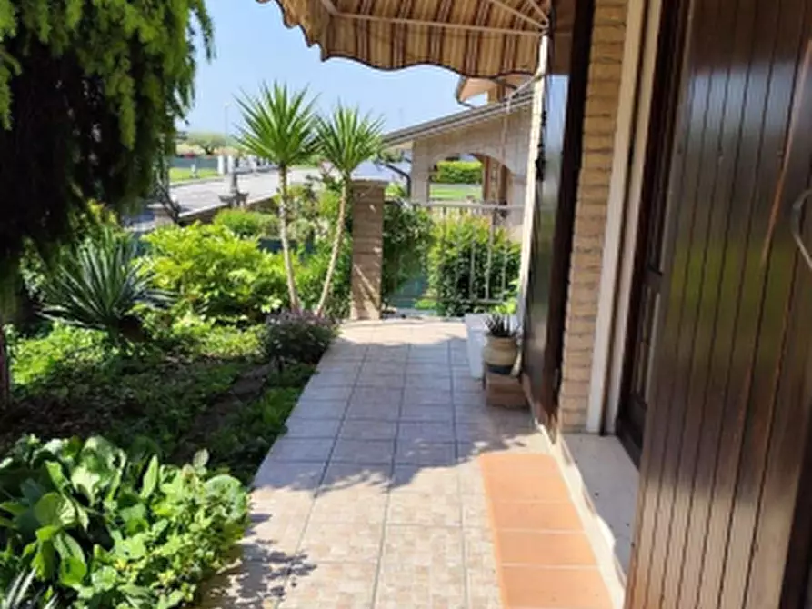 Immagine 3 di Villa in vendita  in Via Sandro Pertini a Migliaro