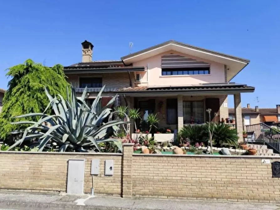 Immagine 10 di Villa in vendita  in Via Sandro Pertini a Migliaro