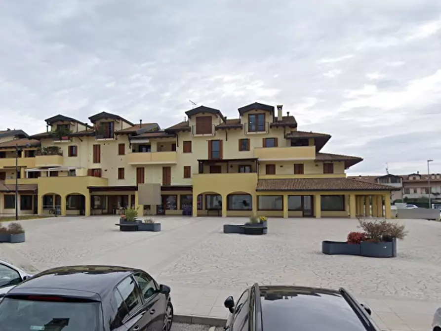 Immagine 4 di Negozio in vendita  in Piazza San Valentino a Pagnacco