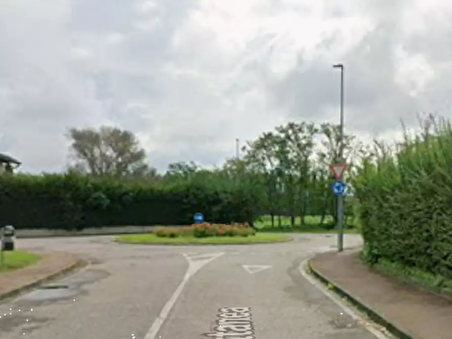 Immagine 6 di Posto auto in vendita  in Via Cattanea a Lacchiarella