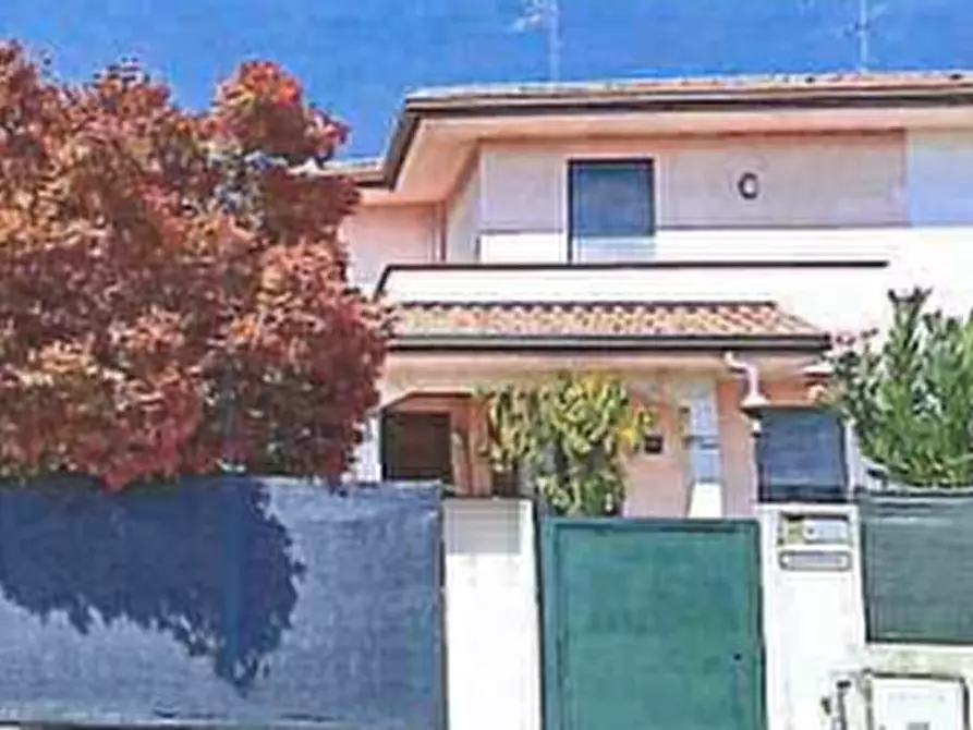 Immagine 3 di Porzione di casa in vendita  in Via de Nicola a Lusia