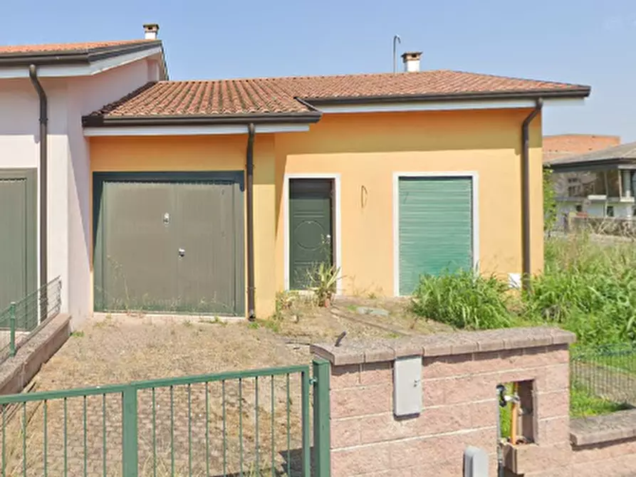 Immagine 2 di Villetta a schiera in vendita  in Viale F.lli Bevilacqua Luigi e Giovanni  a Canda
