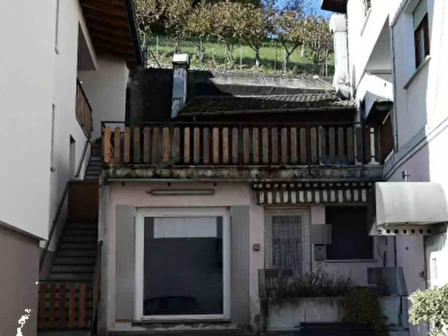 Immagine 1 di Porzione di casa in vendita  in Via Roma a Lamon