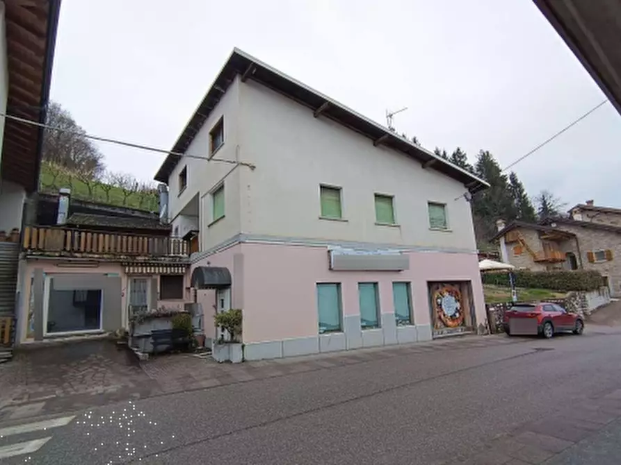 Immagine 2 di Porzione di casa in vendita  in Via Roma a Lamon