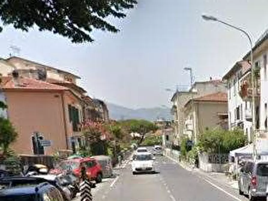 Immagine 2 di Negozio in vendita  in Via Fiorentina a Pistoia