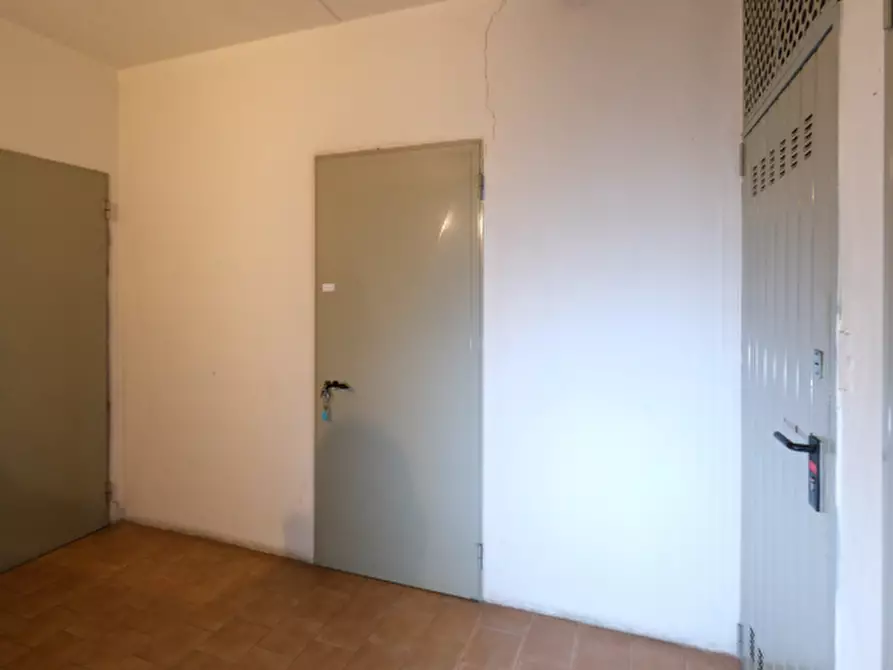 Immagine 1 di Magazzino in vendita  in Piazza Orsa Maggiore a Pessano Con Bornago