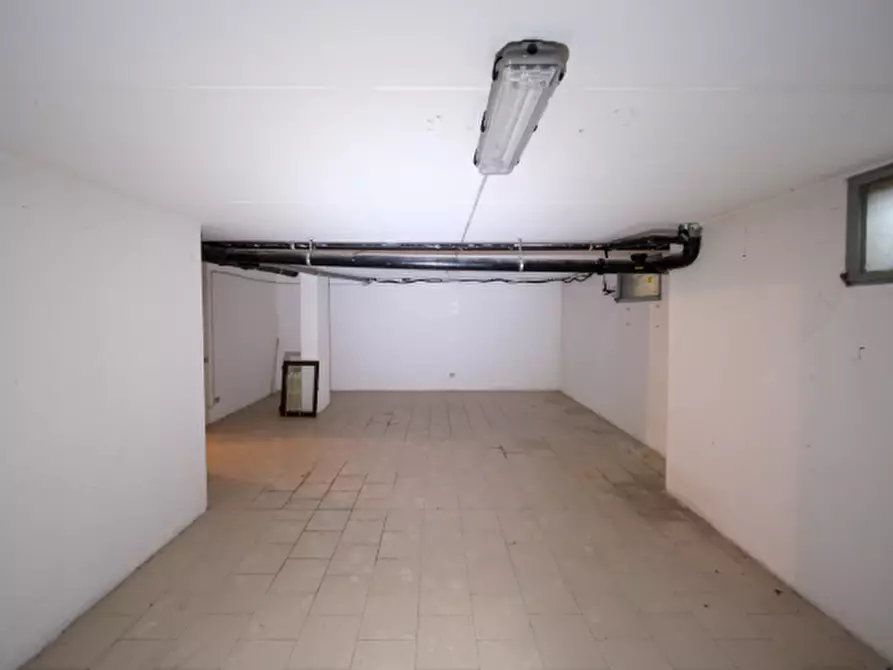 Immagine 2 di Magazzino in vendita  in Piazza Orsa Maggiore a Pessano Con Bornago