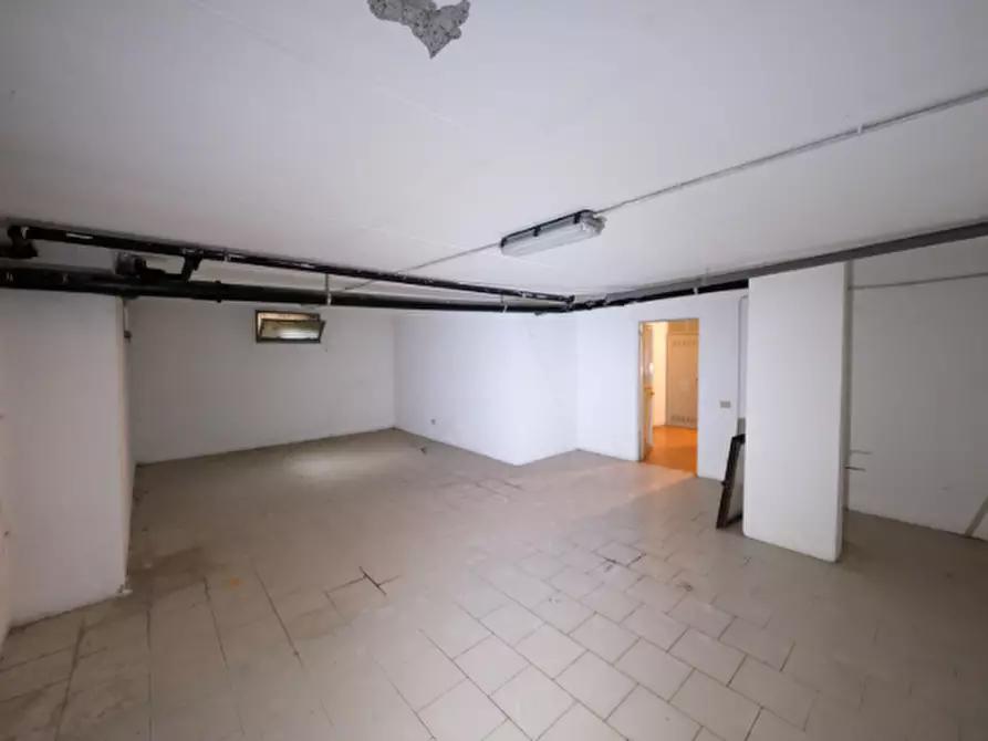 Immagine 3 di Magazzino in vendita  in Piazza Orsa Maggiore a Pessano Con Bornago