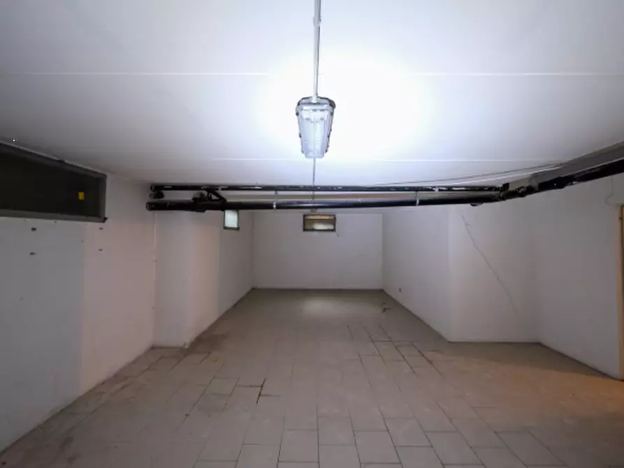 Immagine 4 di Magazzino in vendita  in Piazza Orsa Maggiore a Pessano Con Bornago
