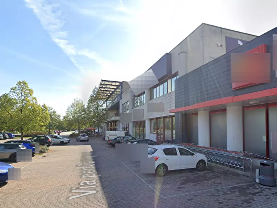 Immagine 2 di Negozio in vendita  in Via per Canegrate  a Legnano