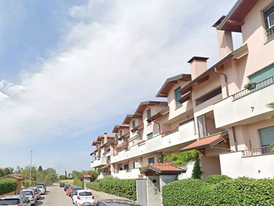 Immagine 1 di Appartamento in vendita  in Via Isonzo a Bareggio