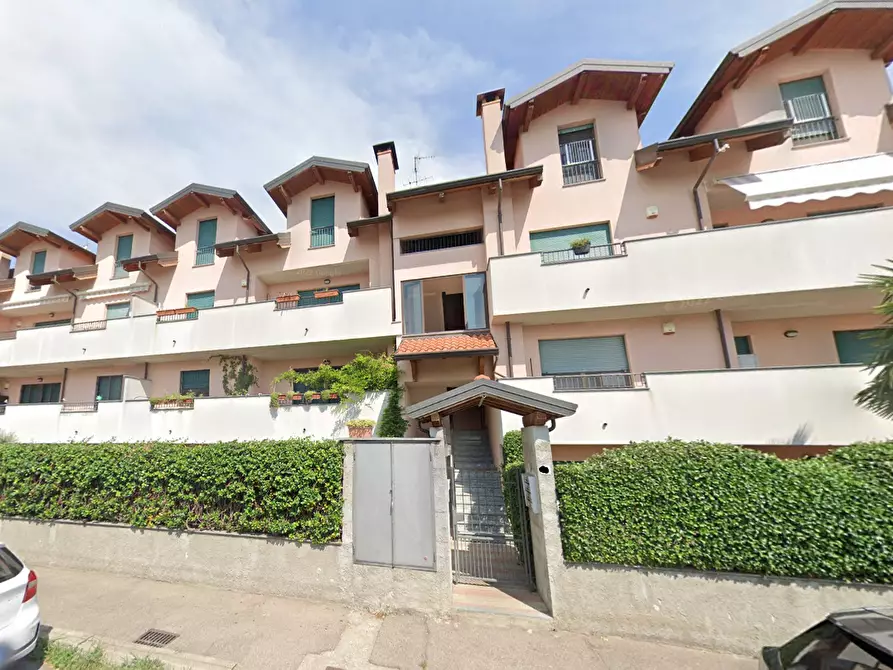 Immagine 9 di Appartamento in vendita  in Via Isonzo a Bareggio